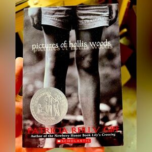 Pictures of Hollis Woods by Patricia Reilly Giff